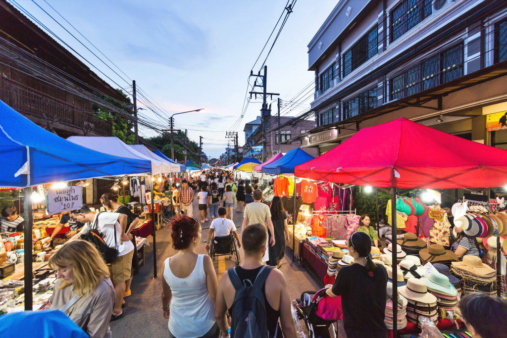 ถนนคนเดินวัวลาย 11 ที่เที่ยวเชียงใหม่ เที่ยวสุขใจใกล้ตัวเมืองไปกับ Welo E-Bike