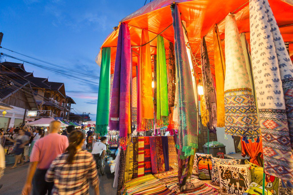 ถนนคนเดินวัวลาย 11 ที่เที่ยวเชียงใหม่ เที่ยวสุขใจใกล้ตัวเมืองไปกับ Welo E-Bike