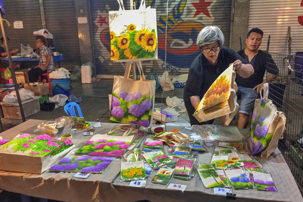 ถนนคนเดินวัวลาย 11 ที่เที่ยวเชียงใหม่ เที่ยวสุขใจใกล้ตัวเมืองไปกับ Welo E-Bike