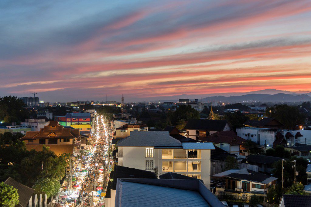 ถนนคนเดินวัวลาย 11 ที่เที่ยวเชียงใหม่ เที่ยวสุขใจใกล้ตัวเมืองไปกับ Welo E-Bike