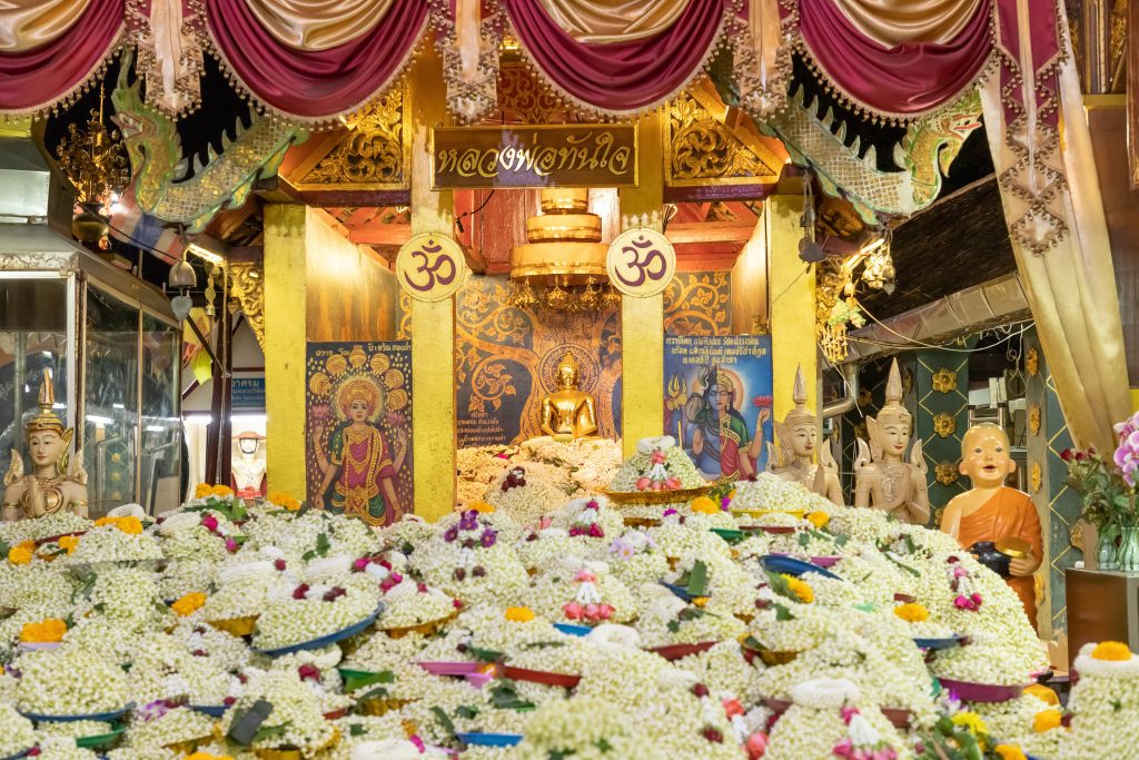 วัดพระธาตุดอยคำ Welo E-Bike พาแอ่วเมืองเชียงใหม่ 10 วัด สายบุญ ต้องห้ามพลาด!