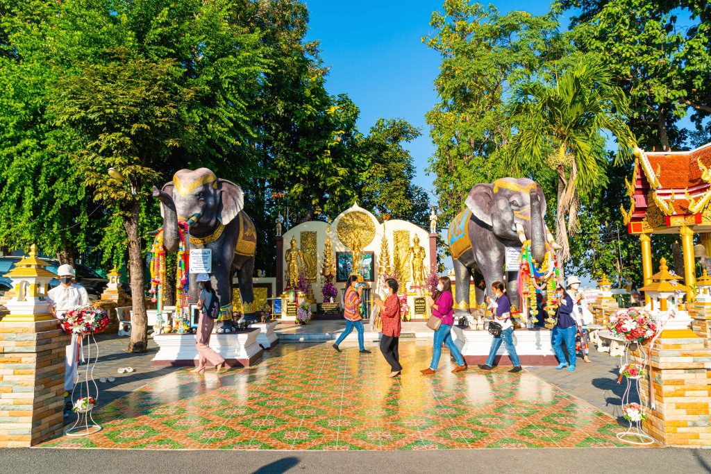 วัดพระธาตุดอยคำ Welo E-Bike พาแอ่วเมืองเชียงใหม่ 10 วัด สายบุญ ต้องห้ามพลาด!