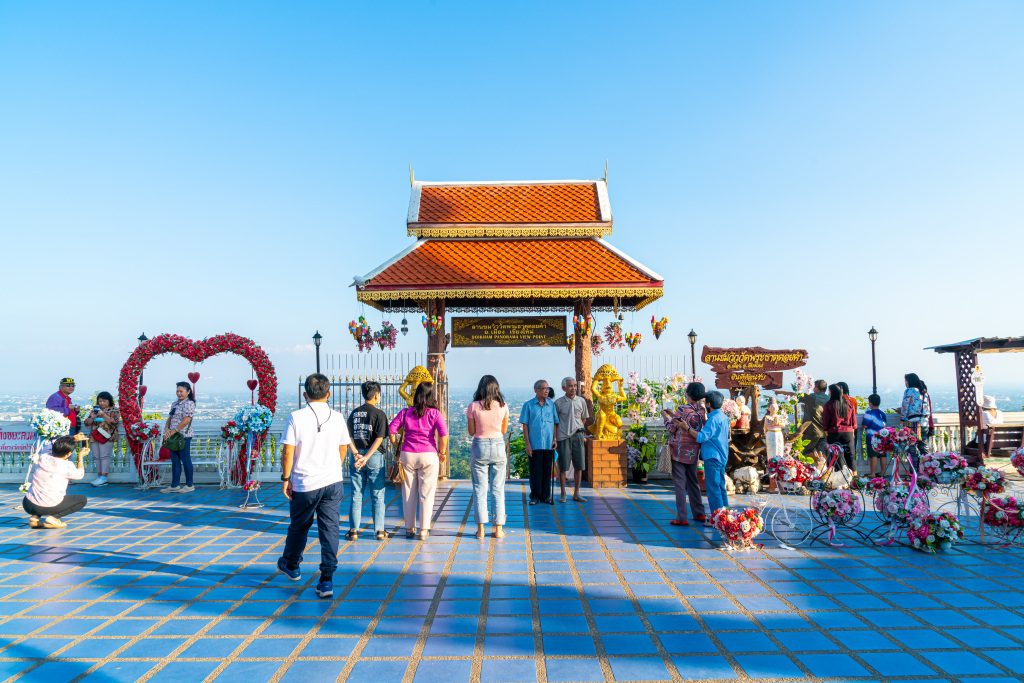 วัดพระธาตุดอยคำ Welo E-Bike พาแอ่วเมืองเชียงใหม่ 10 วัด สายบุญ ต้องห้ามพลาด!