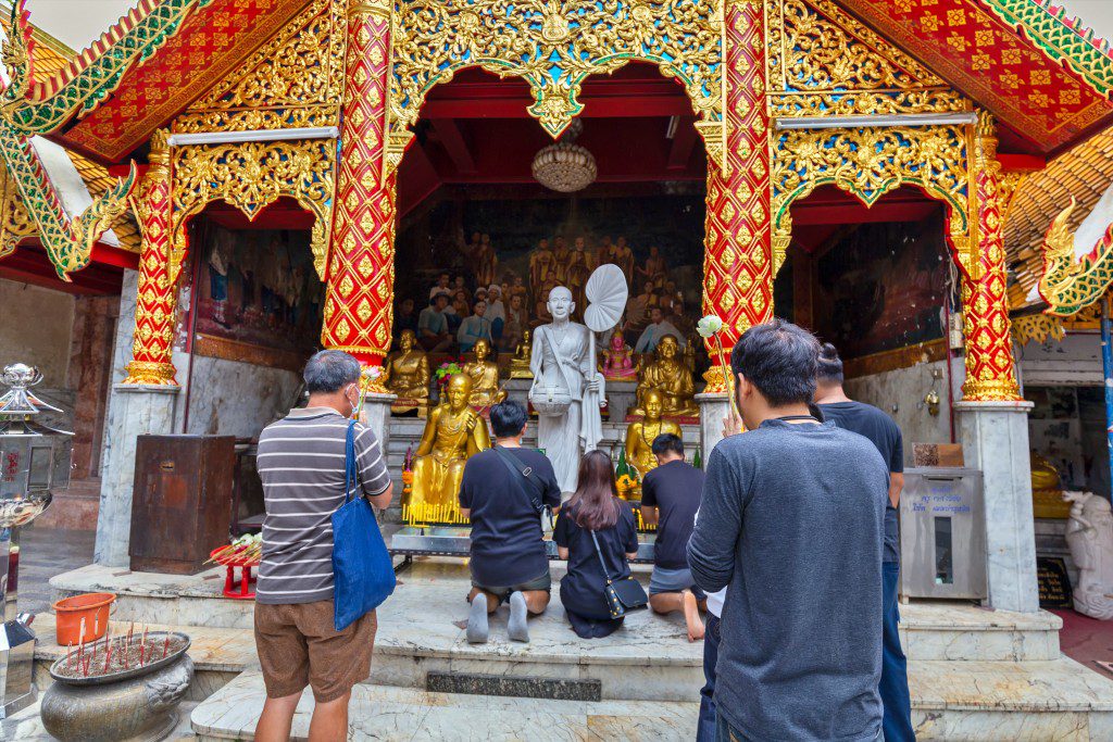 วัดพระธาตุดอยสุเทพ Welo E-Bike พาแอ่วเมืองเชียงใหม่ 10 วัด สายบุญ ต้องห้ามพลาด!