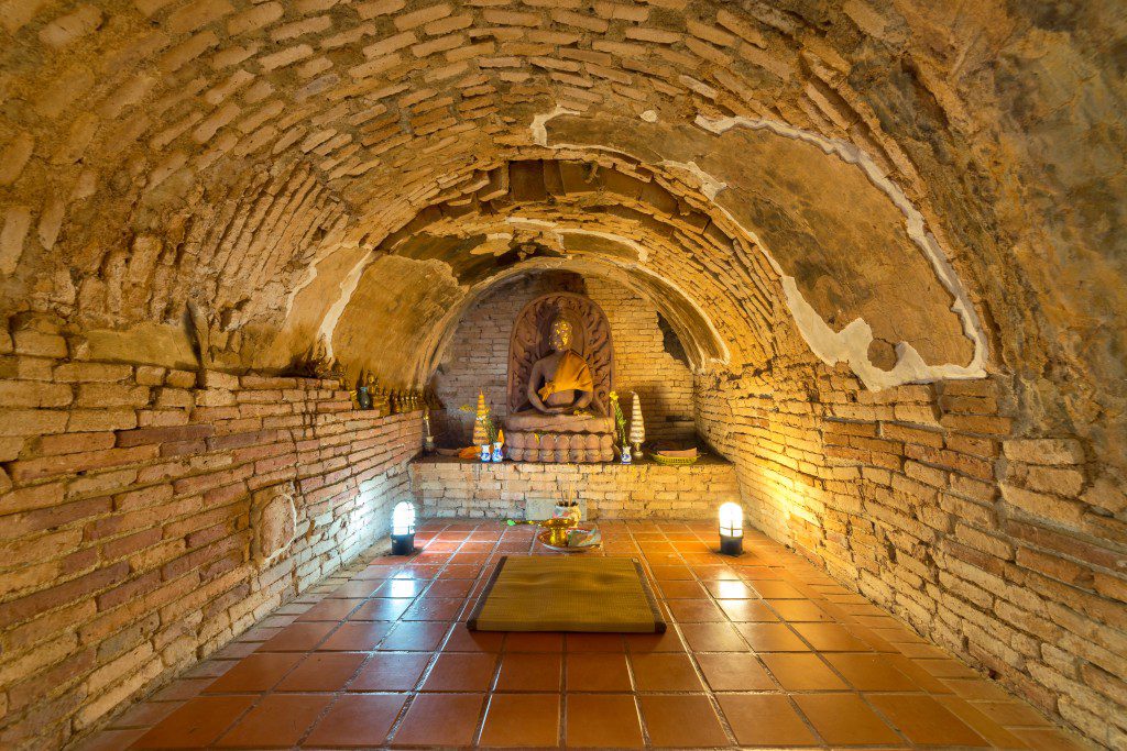 วัดอุโมงค์ Welo E-Bike พาแอ่วเมืองเชียงใหม่ 10 วัด สายบุญ ต้องห้ามพลาด!