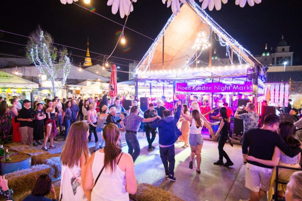 เชียงใหม่ไนท์บาซาร์ 11 ที่เที่ยวเชียงใหม่ เที่ยวสุขใจใกล้ตัวเมืองไปกับ Welo E-Bike