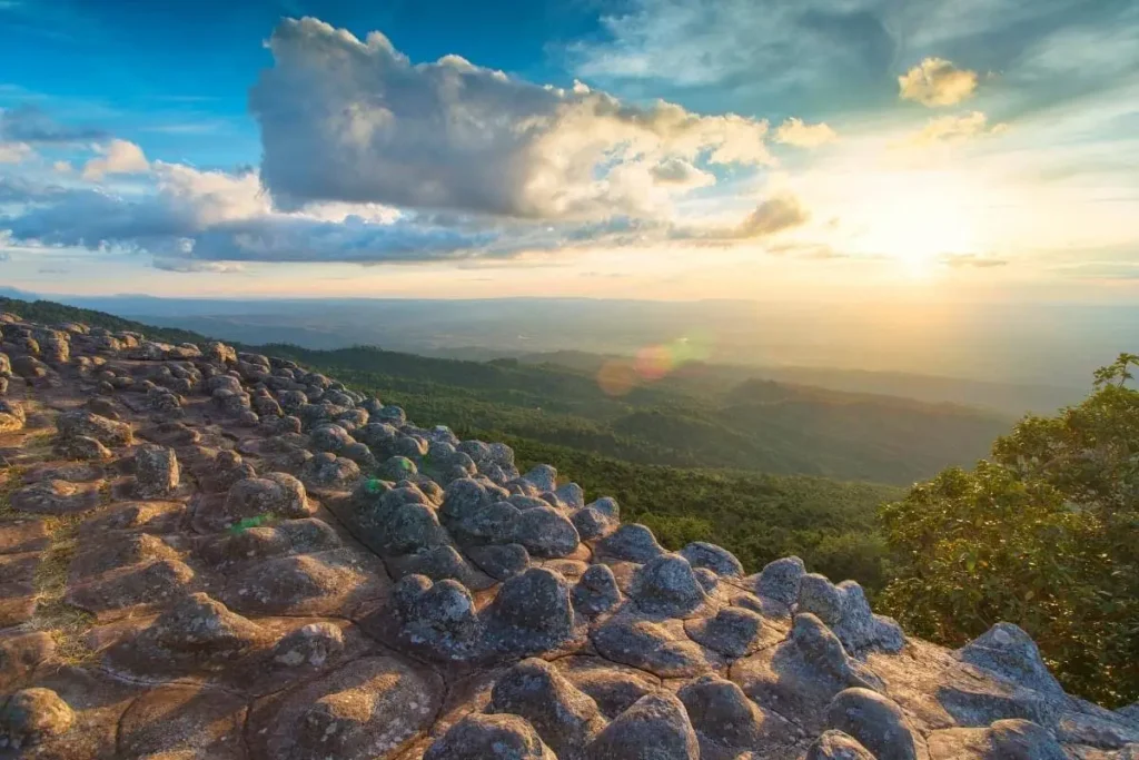 อุทยานแห่งชาติภูหินร่องกล้า - รวม 10 ที่เที่ยวธรรมชาติในพิษณุโลก เที่ยวสบายด้วย WelO Bike สนุกกับการเที่ยวชมวิว สูดอากาศบริสุทธิ์แบบสายกรีน
